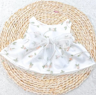 2 Платье белое с вышивкой розочки